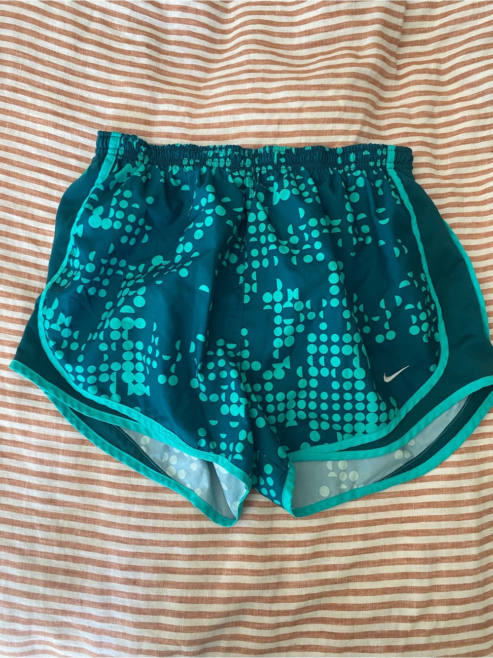 Nike Teal Green Dot Print Women’s Running Shorts MEDIUM built in brief